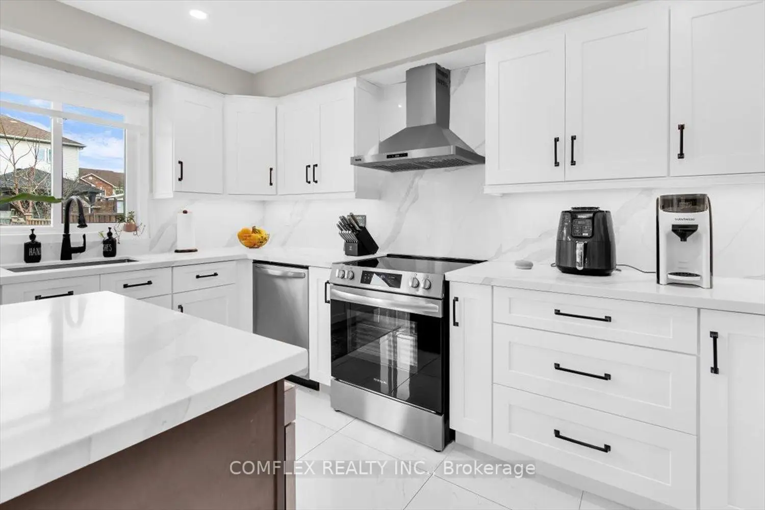 4417 Vallence Drive photo 5