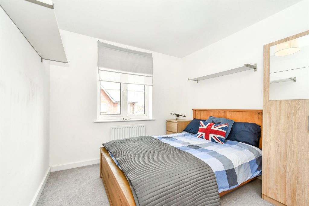 2 bed flat for saleWilliam Morris Way, Tadpole Garden Village, Swindon SN25 photo 5