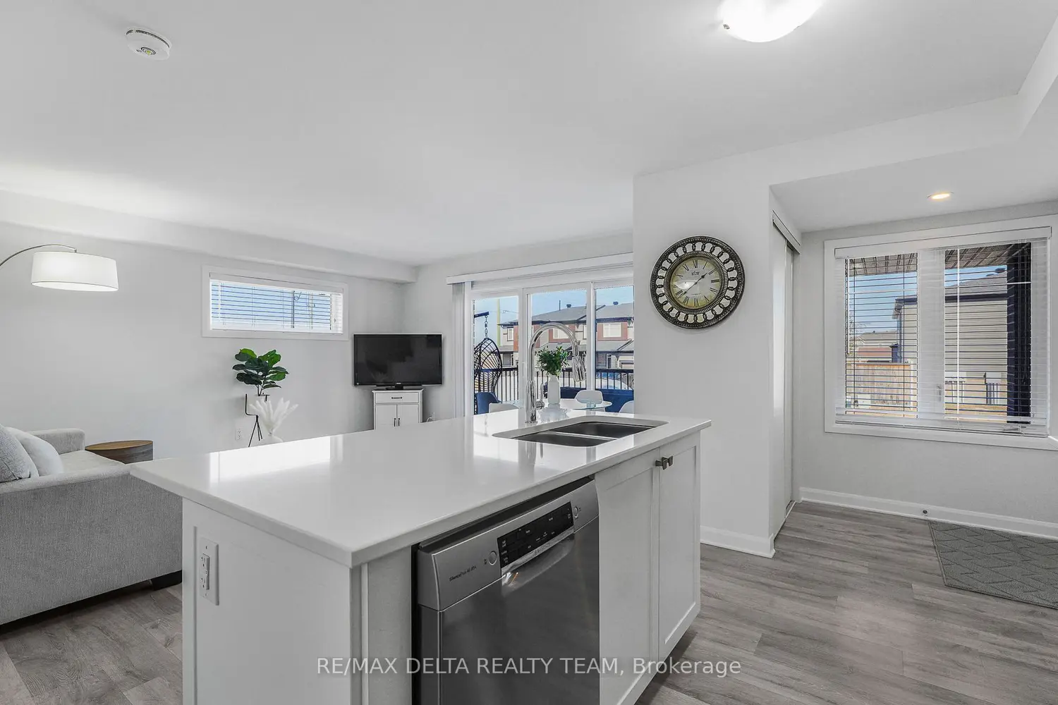 516 Decoeur Drive D photo 2