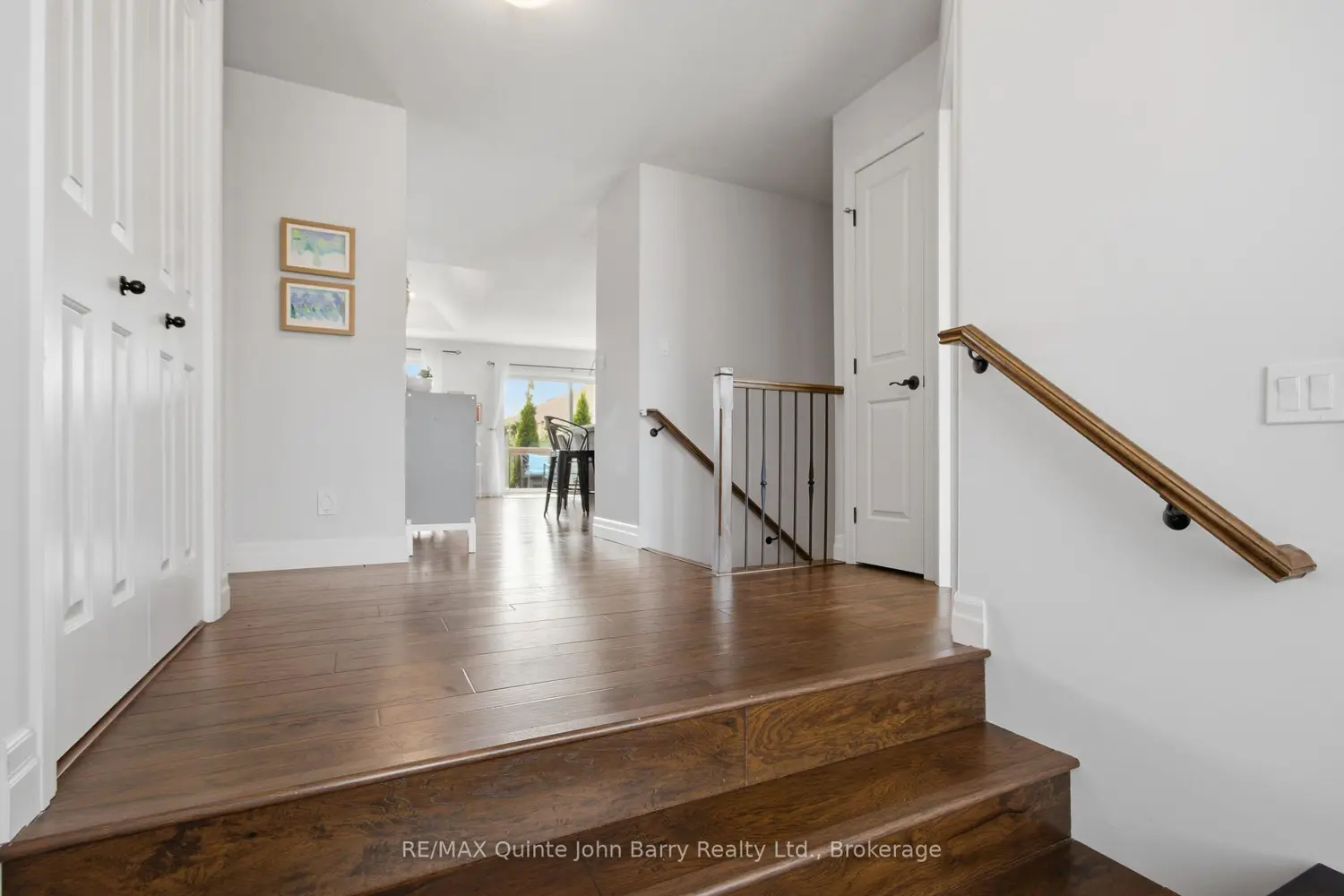 8 Liberty Crescent photo 3