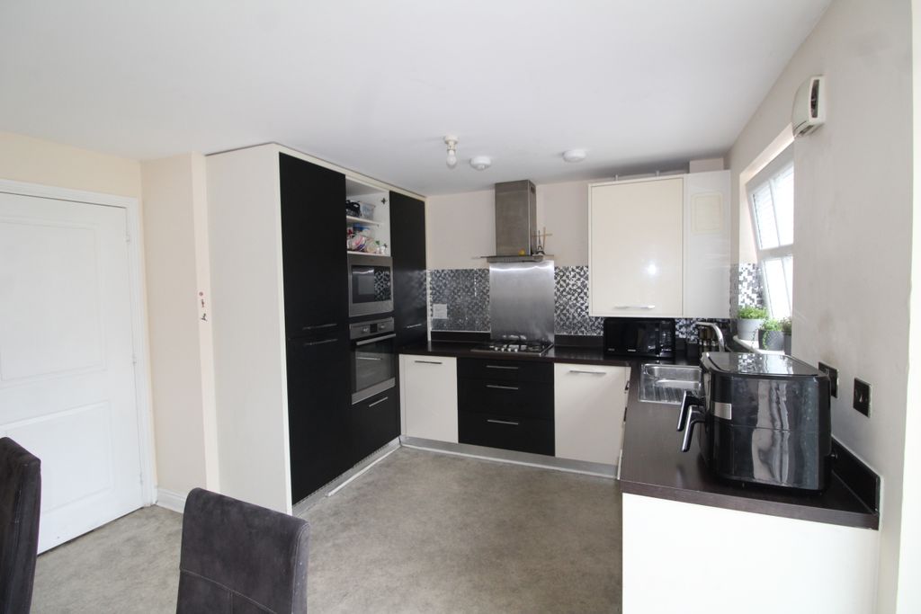Additional image 6 of 4 bed town house for saleSlade Green Road, Erith DA8