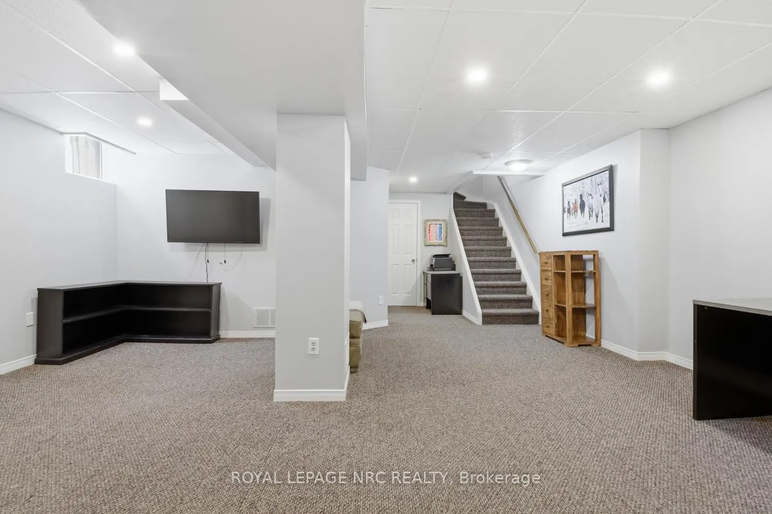 2 Meadowbrook Lane photo 4