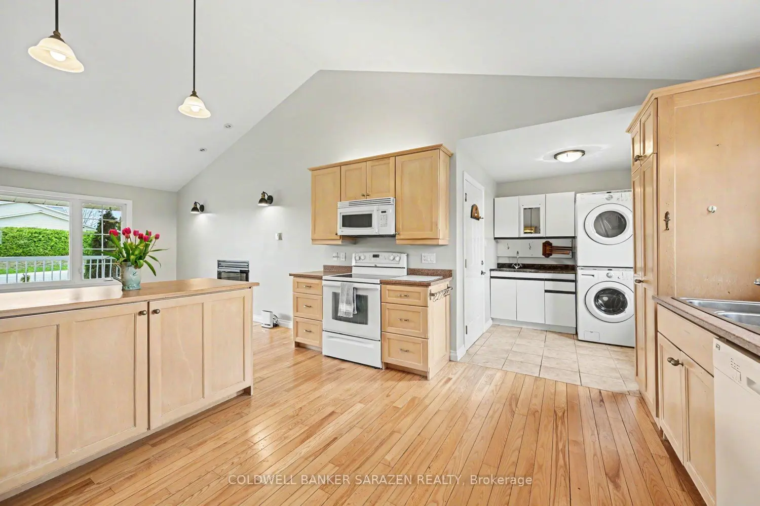 162 Erindale Avenue photo 4