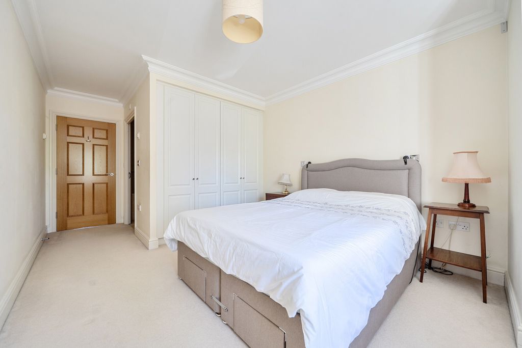 Additional image 8 of 2 bed flat for salePackhorse Road, Gerrards Cross, Buckinghamshire SL9
