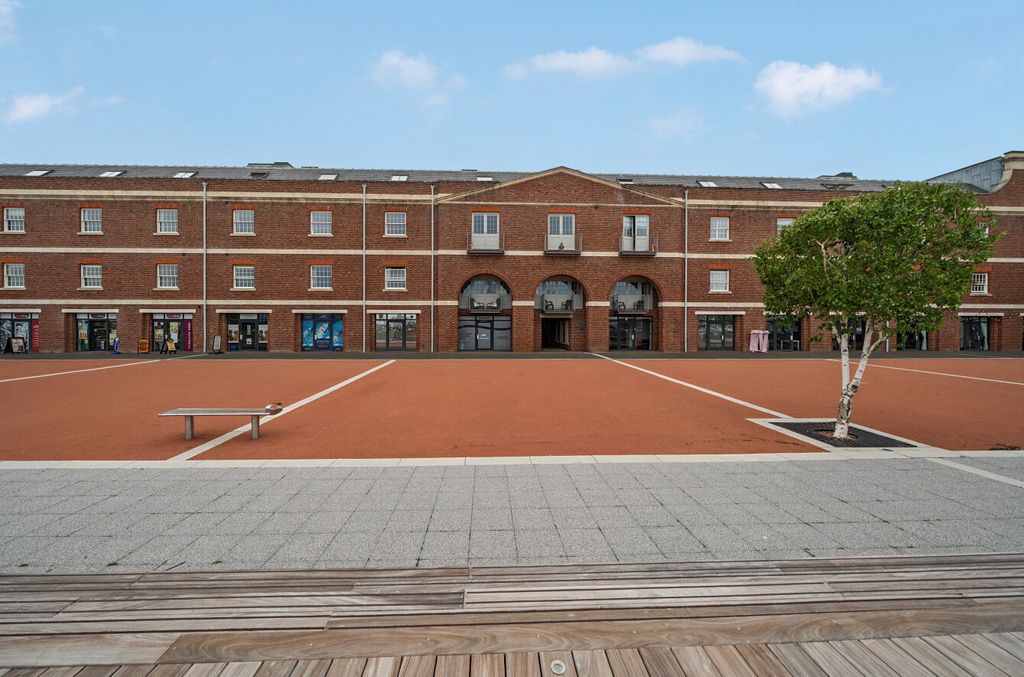2 bed flat for saleSalt Meat Lane, Gosport, Hampshire PO12