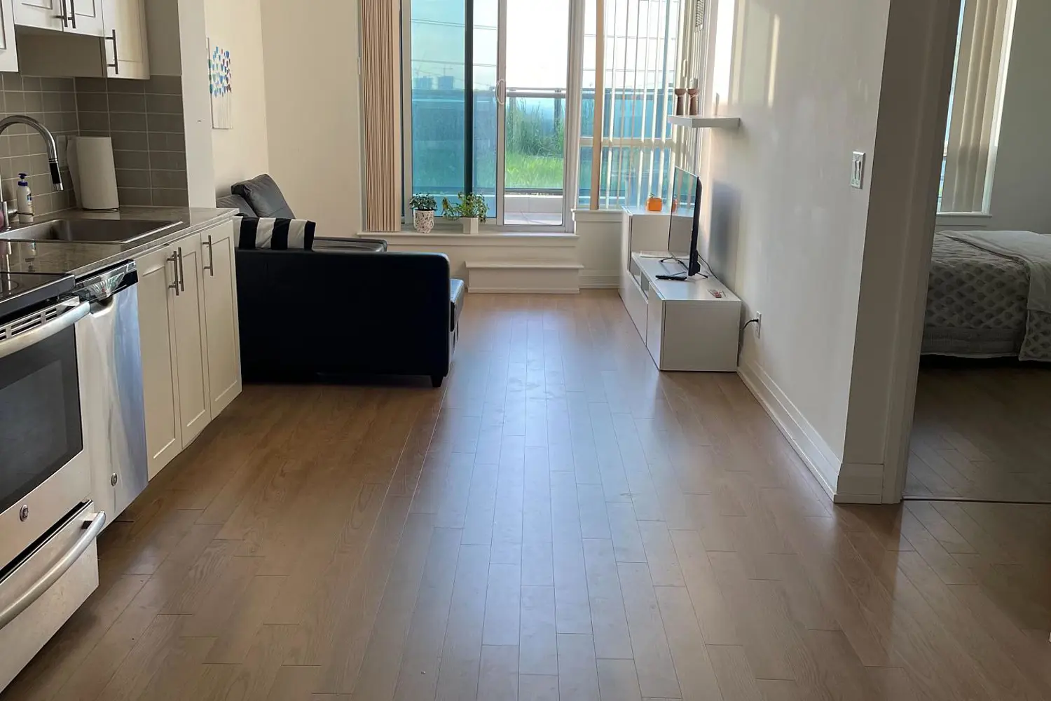 Additional image 7 of 7161 Yonge Street 322