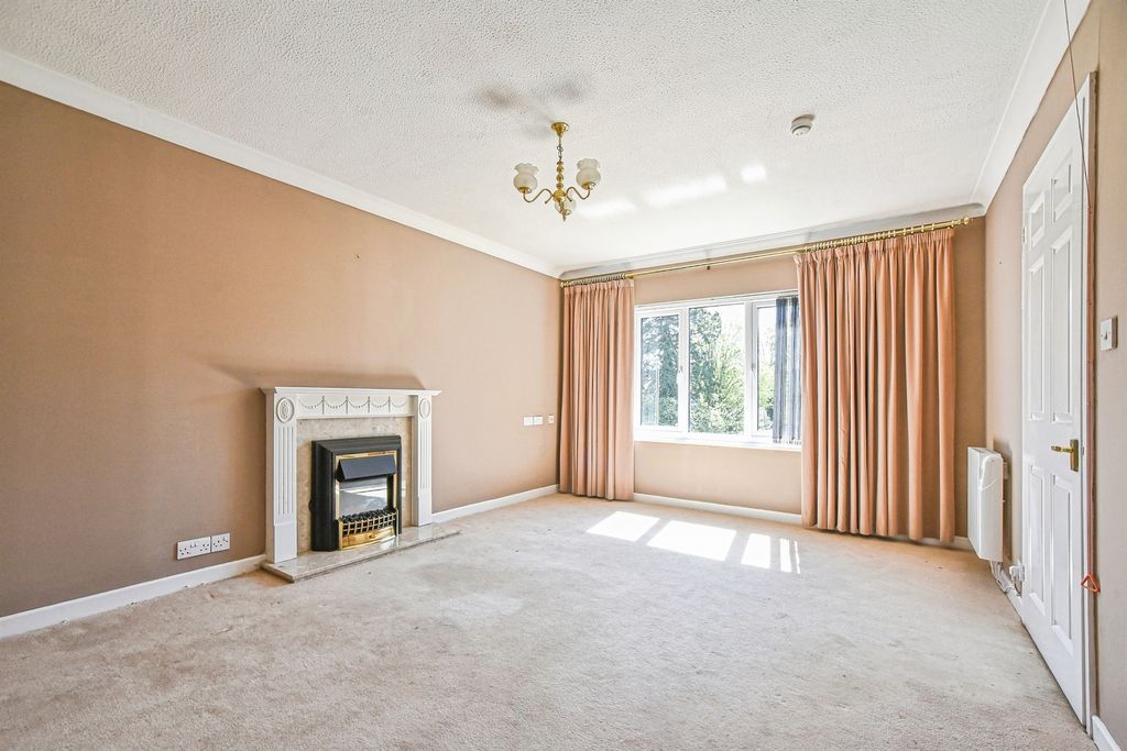 1 bed flat for saleParsonage Court, Highworth, Swindon SN6 photo 5
