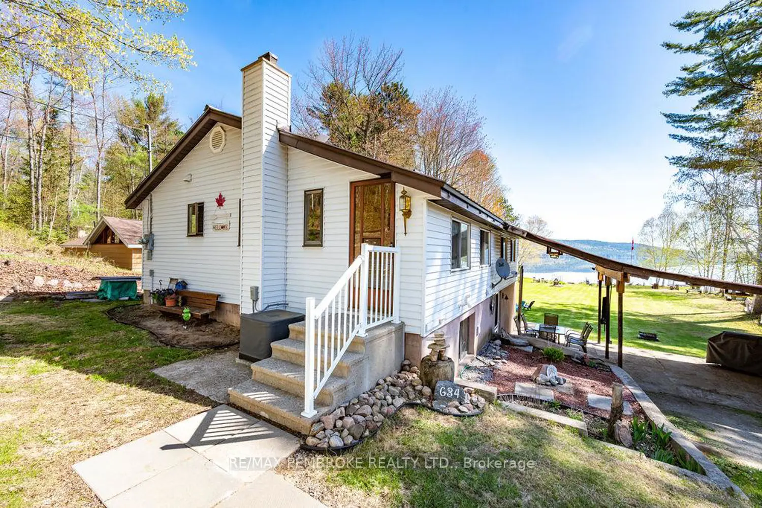 634 Goldfinch Way photo 2