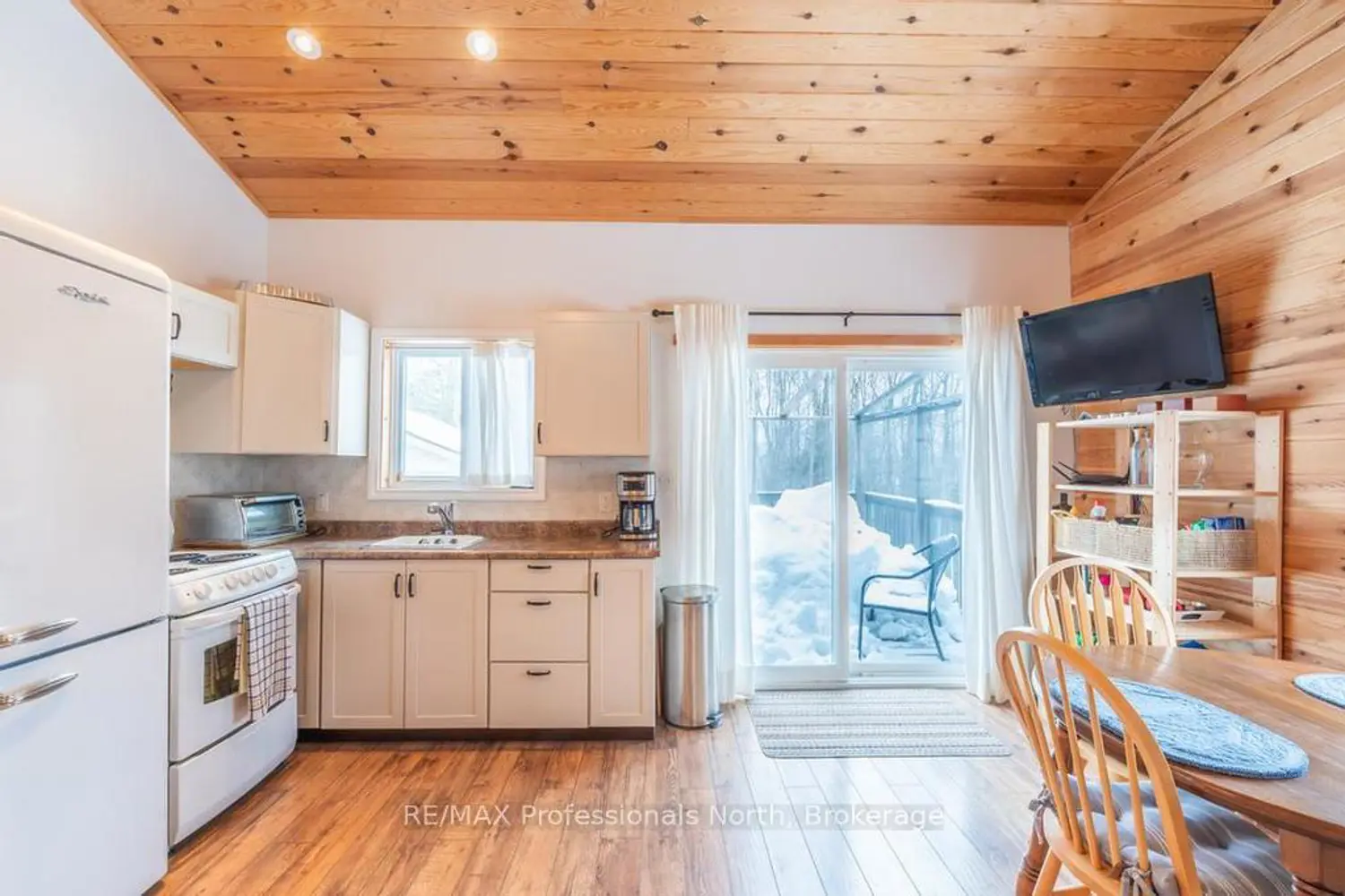 1145 Chelsea Lane photo 4