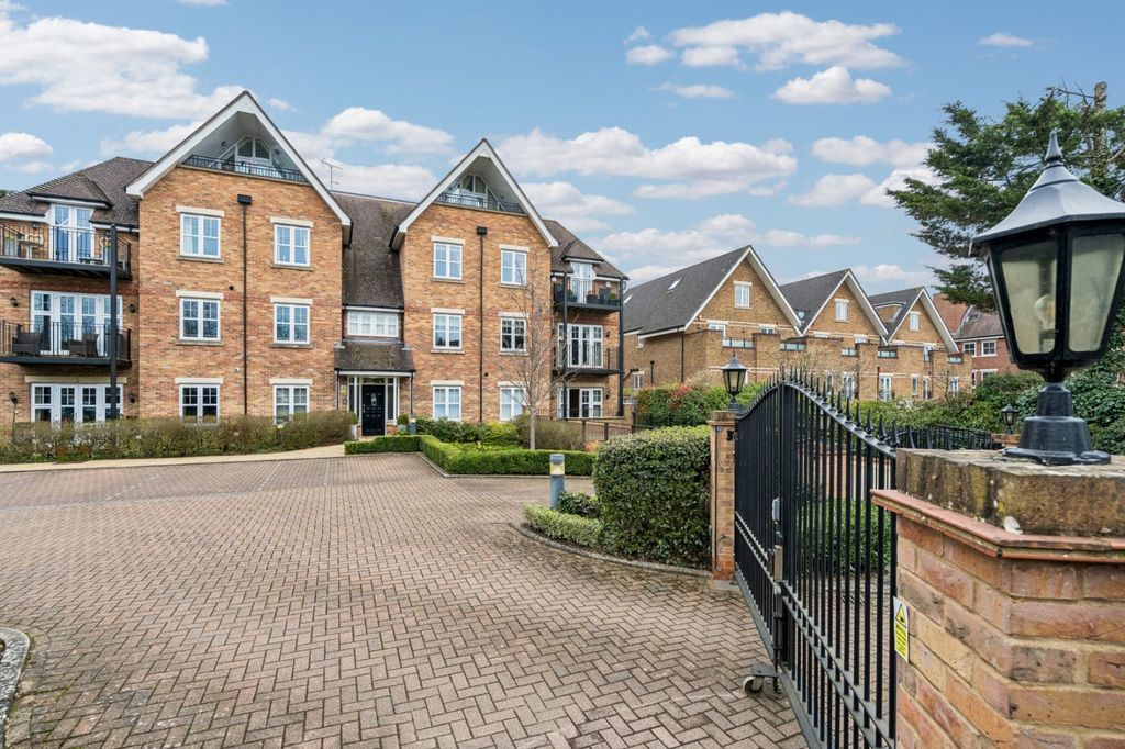 Additional image 2 of 2 bed flat for salePackhorse Road, Gerrards Cross, Buckinghamshire SL9