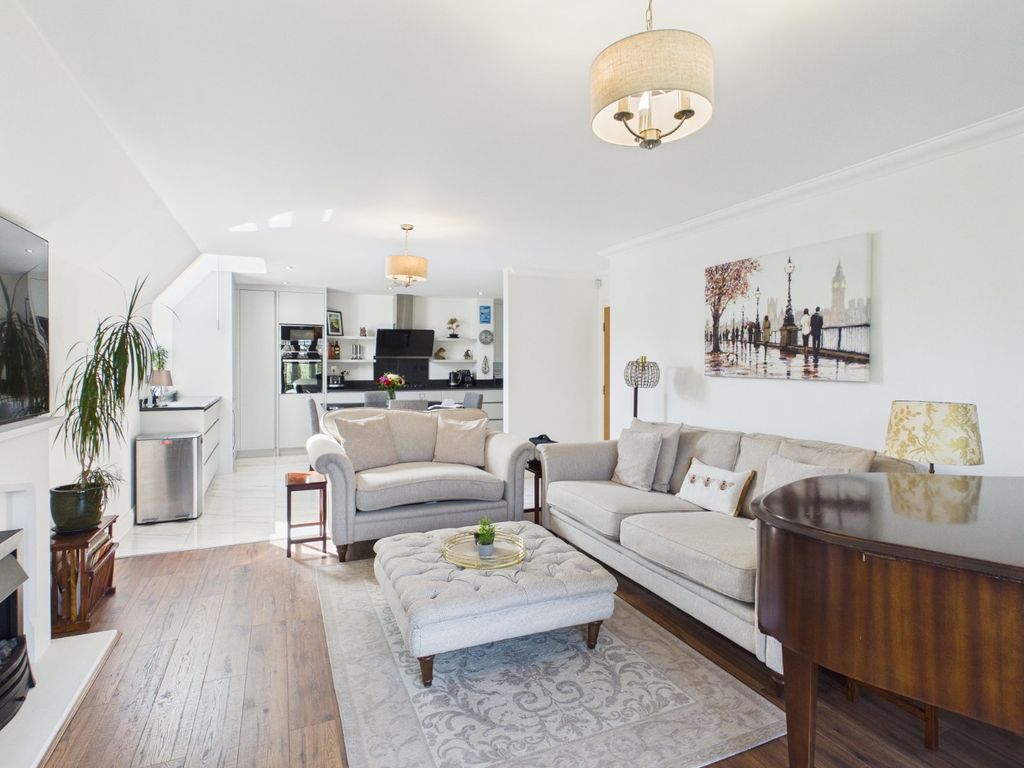 Additional image 12 of 2 bed flat for salePackhorse Road, Gerrards Cross, Buckinghamshire SL9