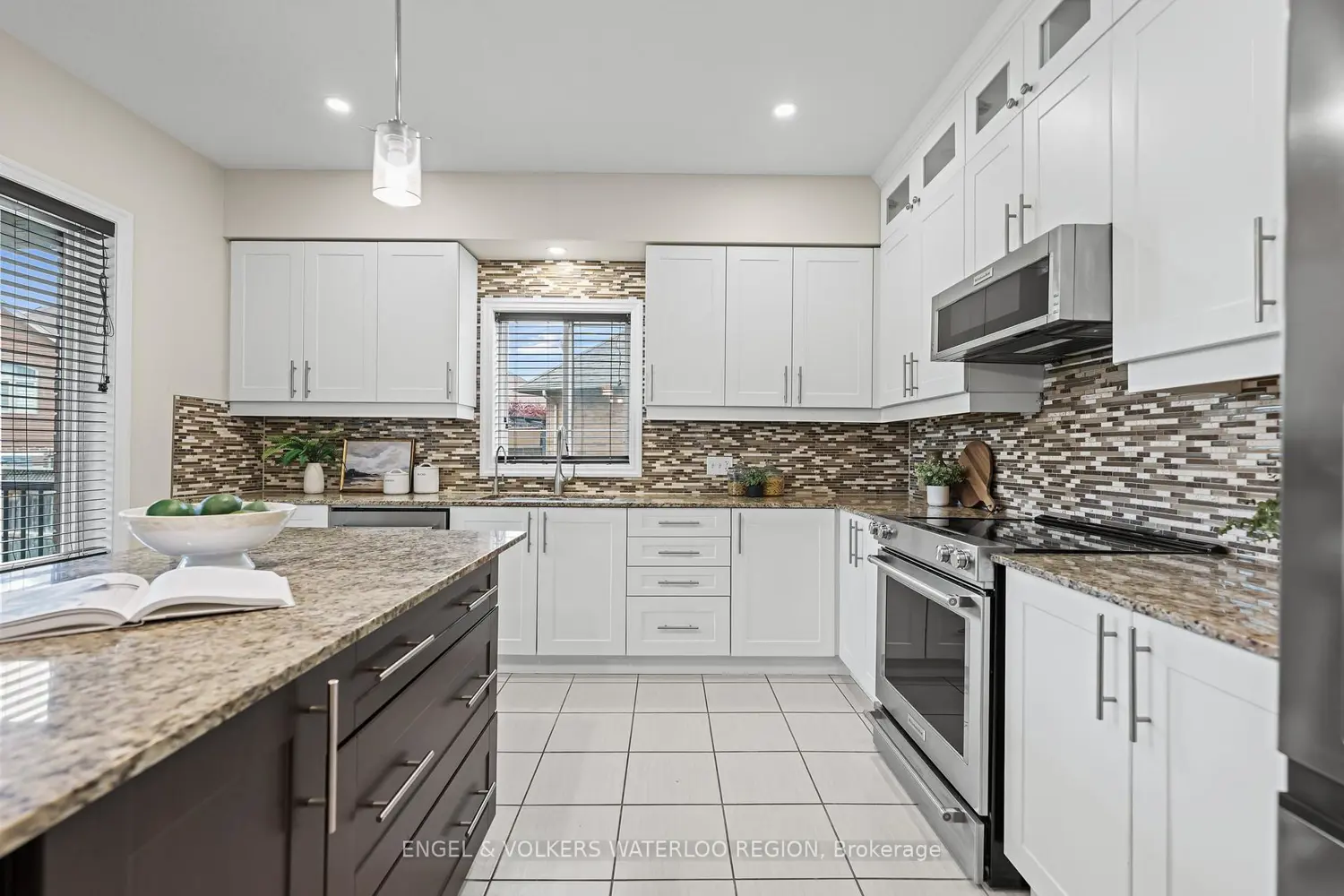 261 Watervale Crescent photo 4