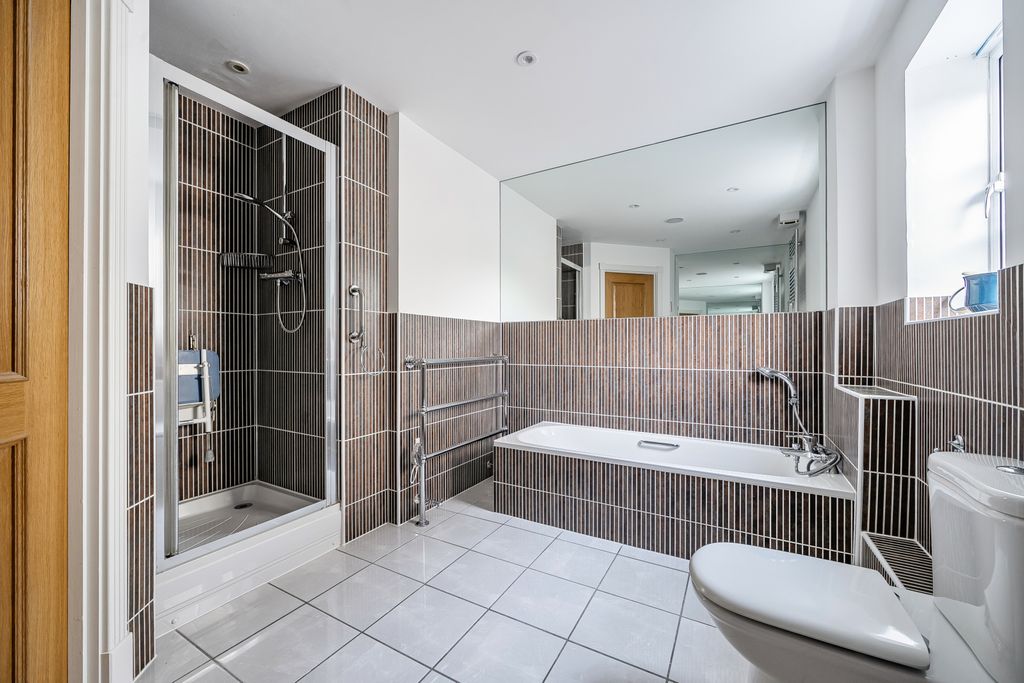 Additional image 5 of 2 bed flat for salePackhorse Road, Gerrards Cross, Buckinghamshire SL9