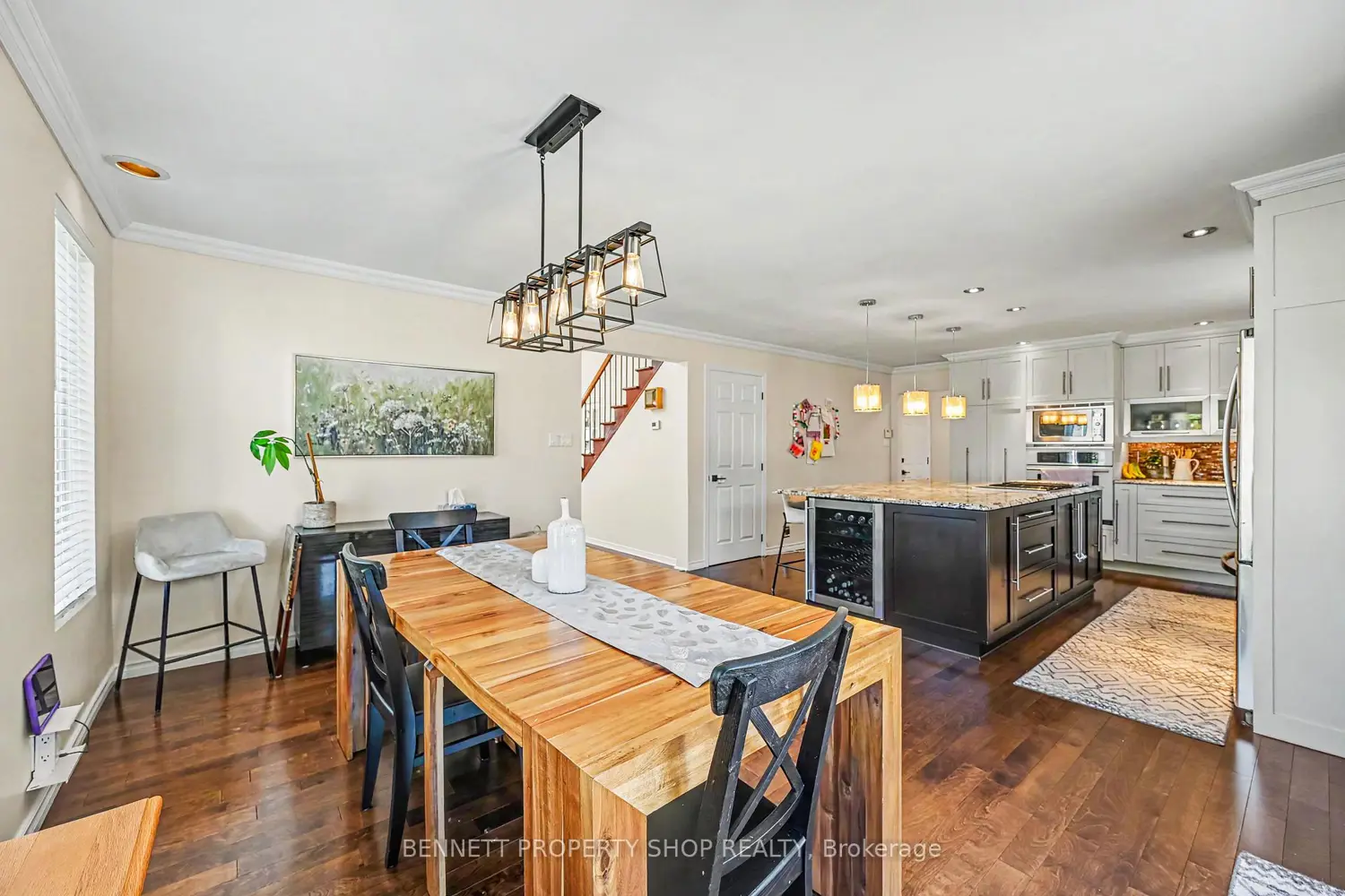 875 Kenyon Crescent photo 5