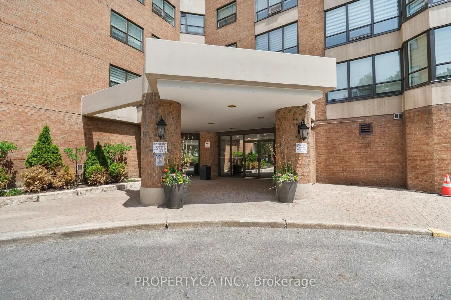 7601 Bathurst Street 101 photo 2