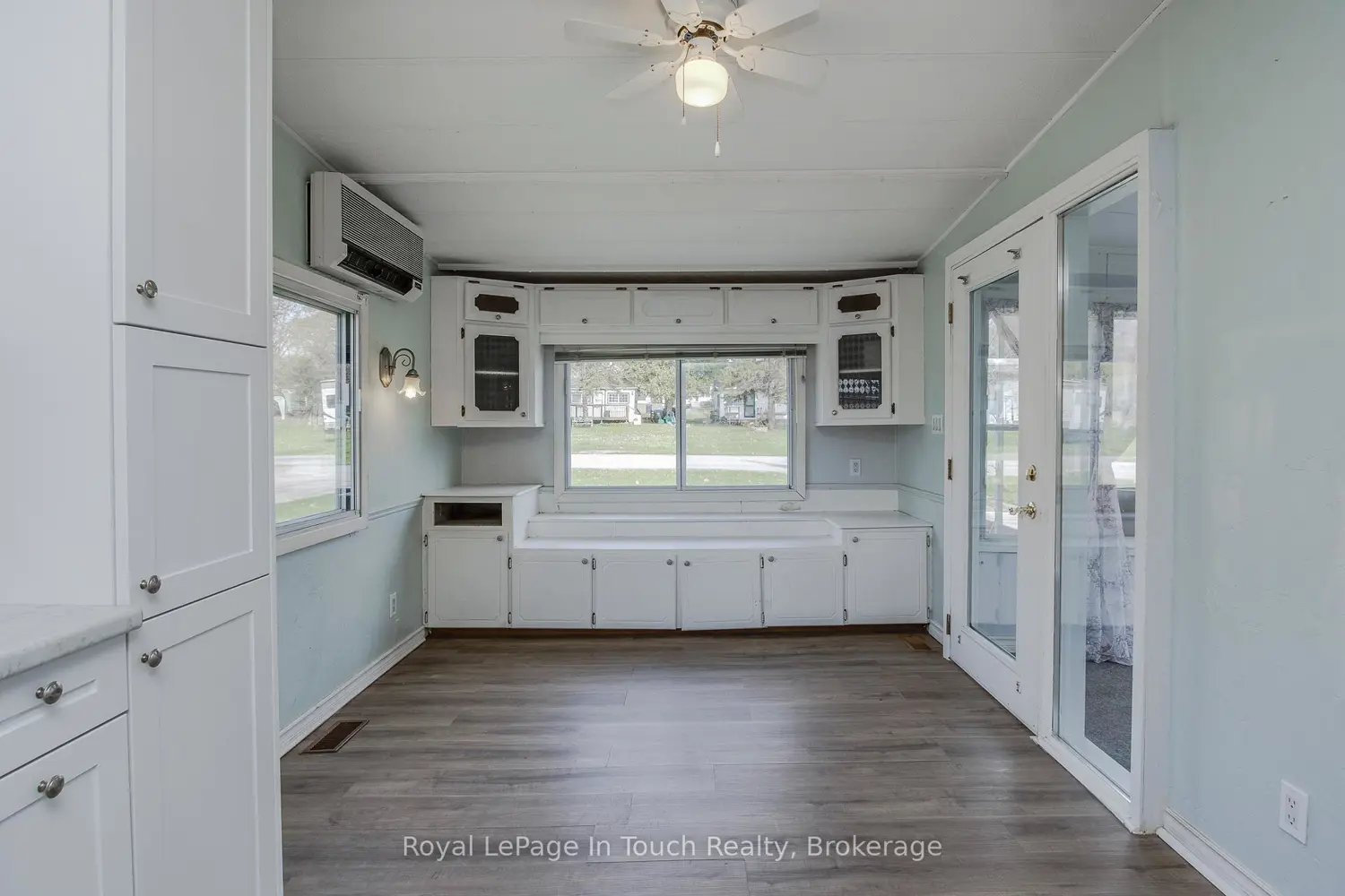 8 Lakeshore Road photo 5