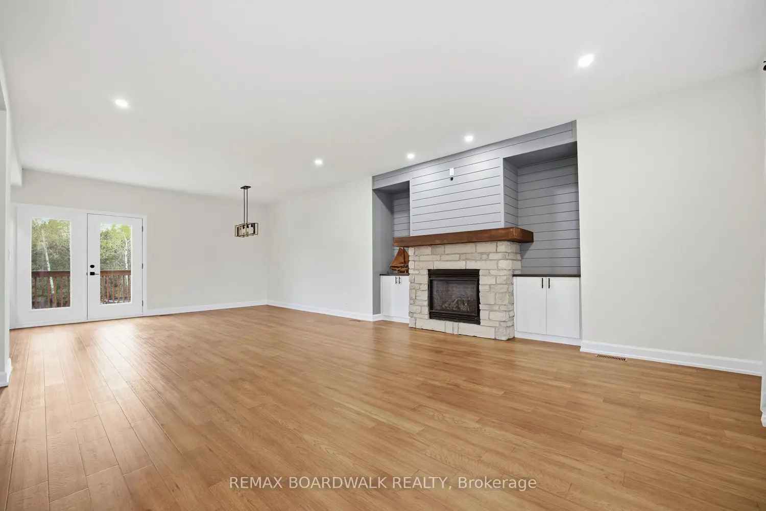 447 Churchill Road photo 2