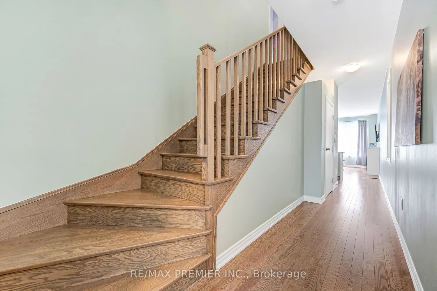 55 Singhampton Road photo 3