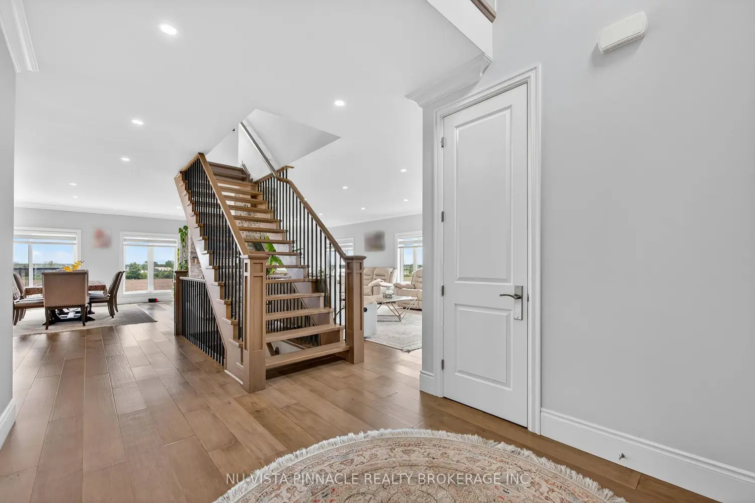 9507 Charlton Drive photo 2