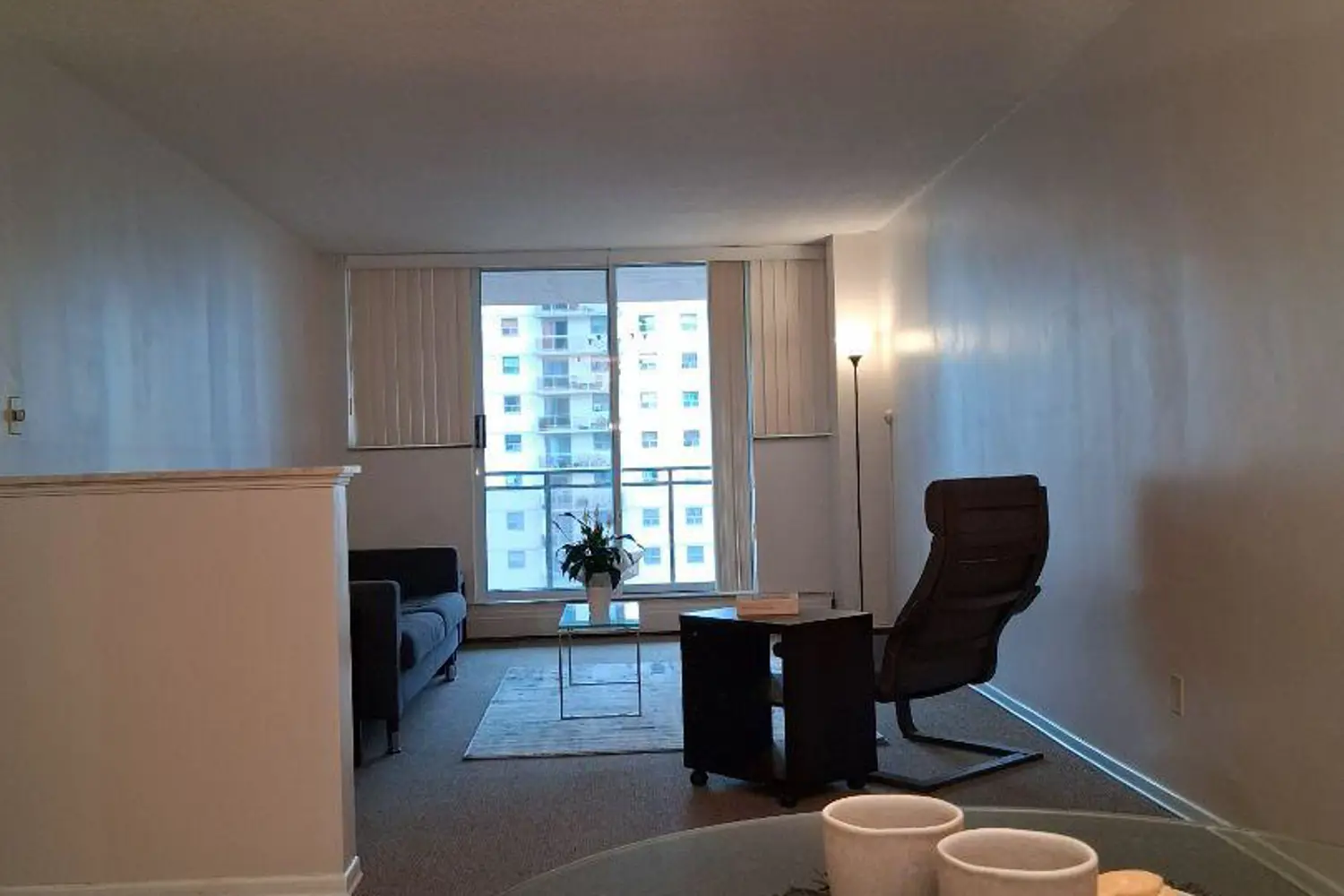 975 Warwick Court 605 photo 3