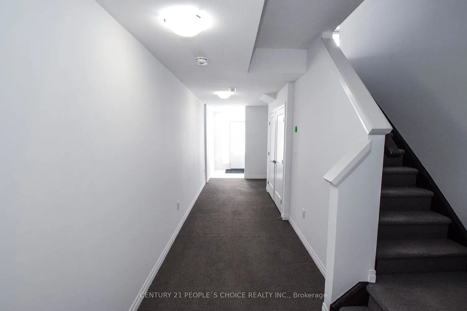 15 Hoffman Lane photo 3
