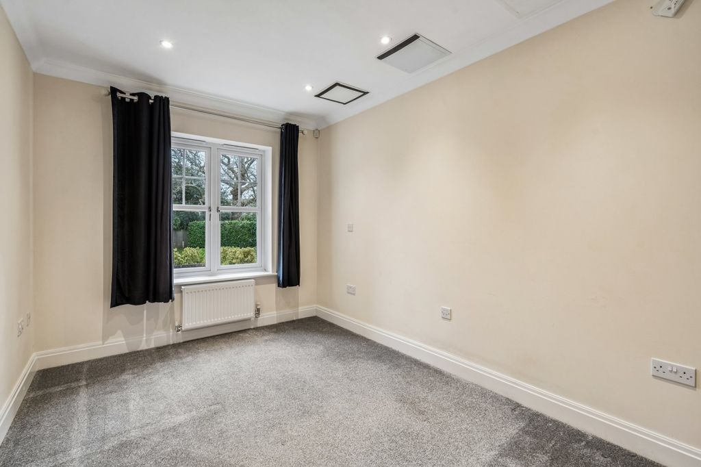 Additional image 12 of 2 bed flat for salePackhorse Road, Gerrards Cross, Buckinghamshire SL9