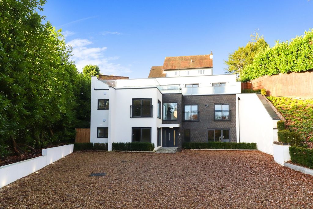 Additional image 17 of 2 bed flat for saleLower Road, Gerrards Cross SL9