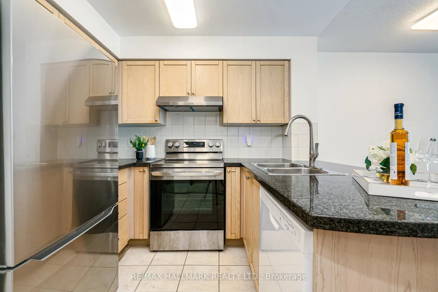 Additional image 5 of 1863 Queen Street 311
