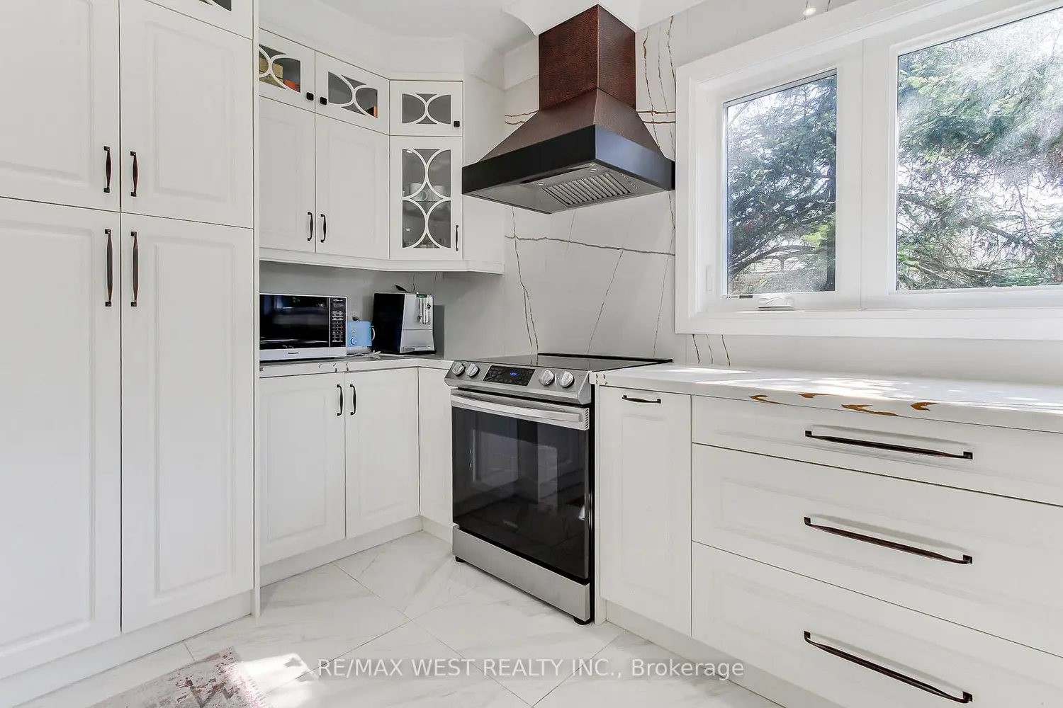 177 Hedge Road photo 2