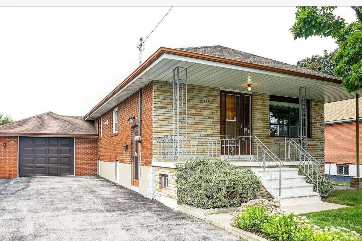 10 Rosewood Avenue