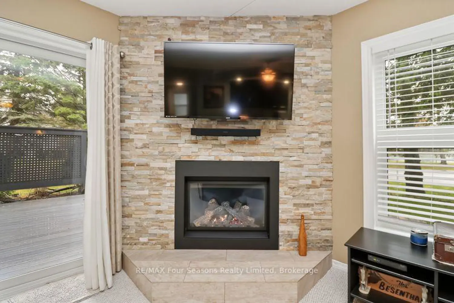 810 Suncrest Circle photo 3