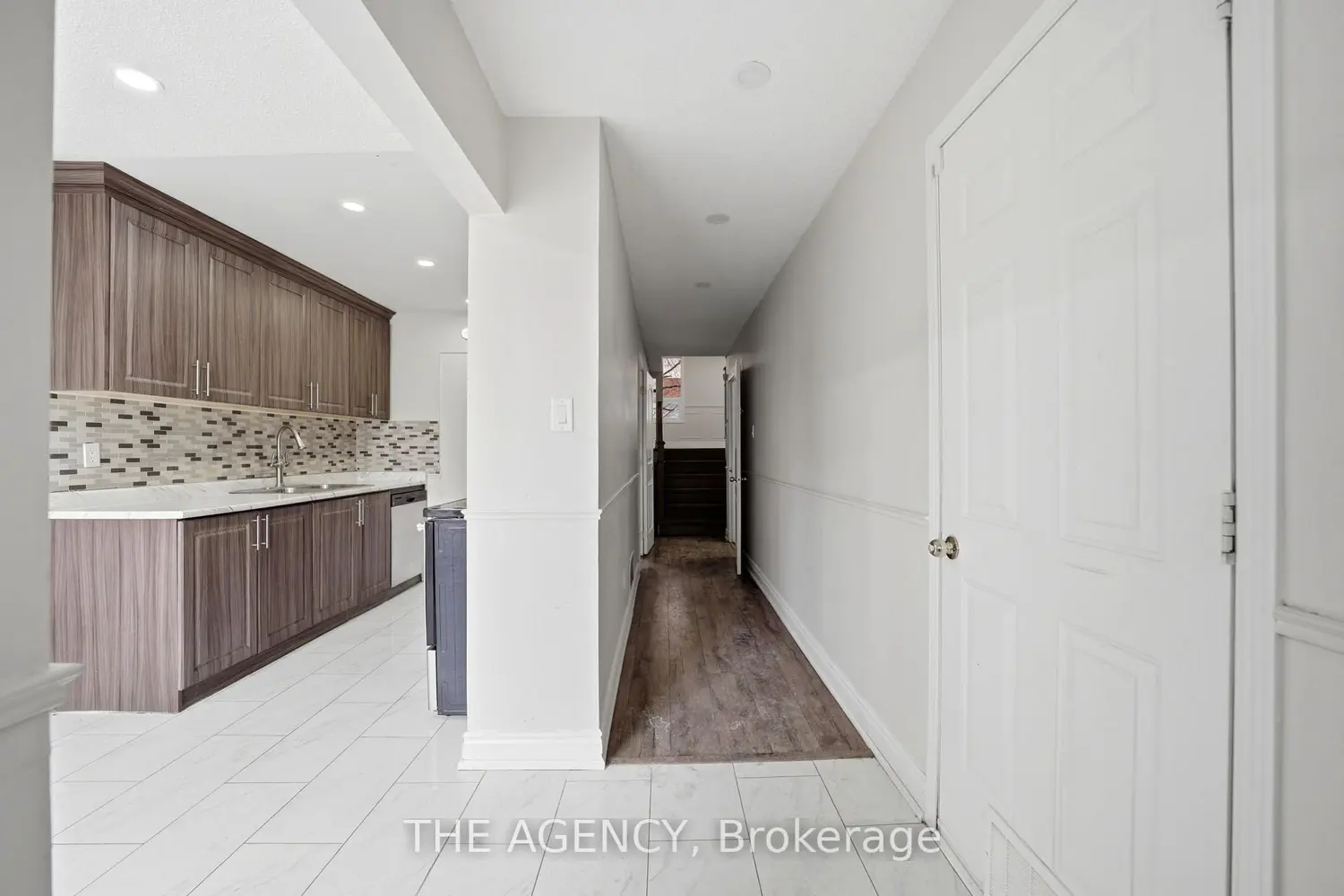 416 Hansen Road photo 3