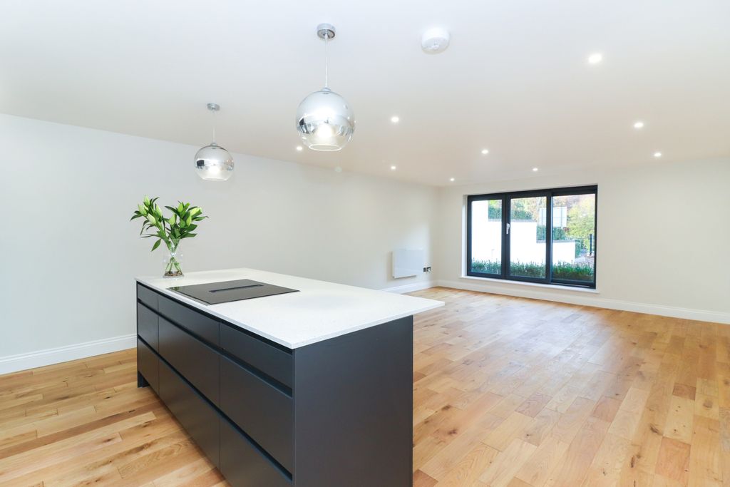 Additional image 5 of 2 bed flat for saleLower House, Gerrards Cross SL9