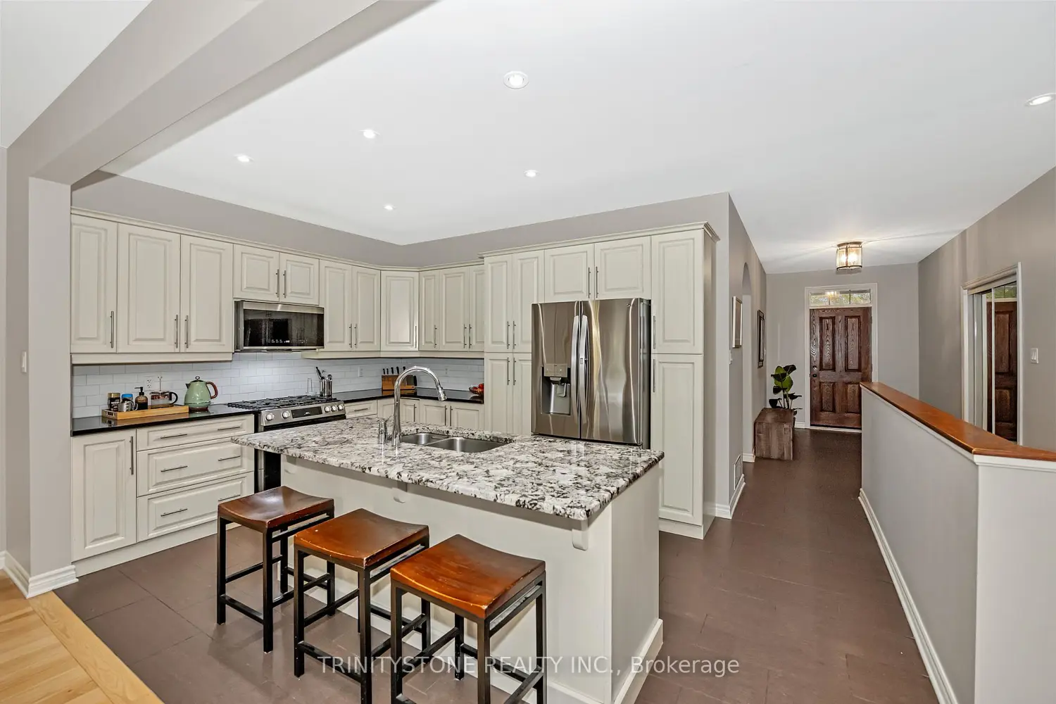 452 Landswood Way photo 2