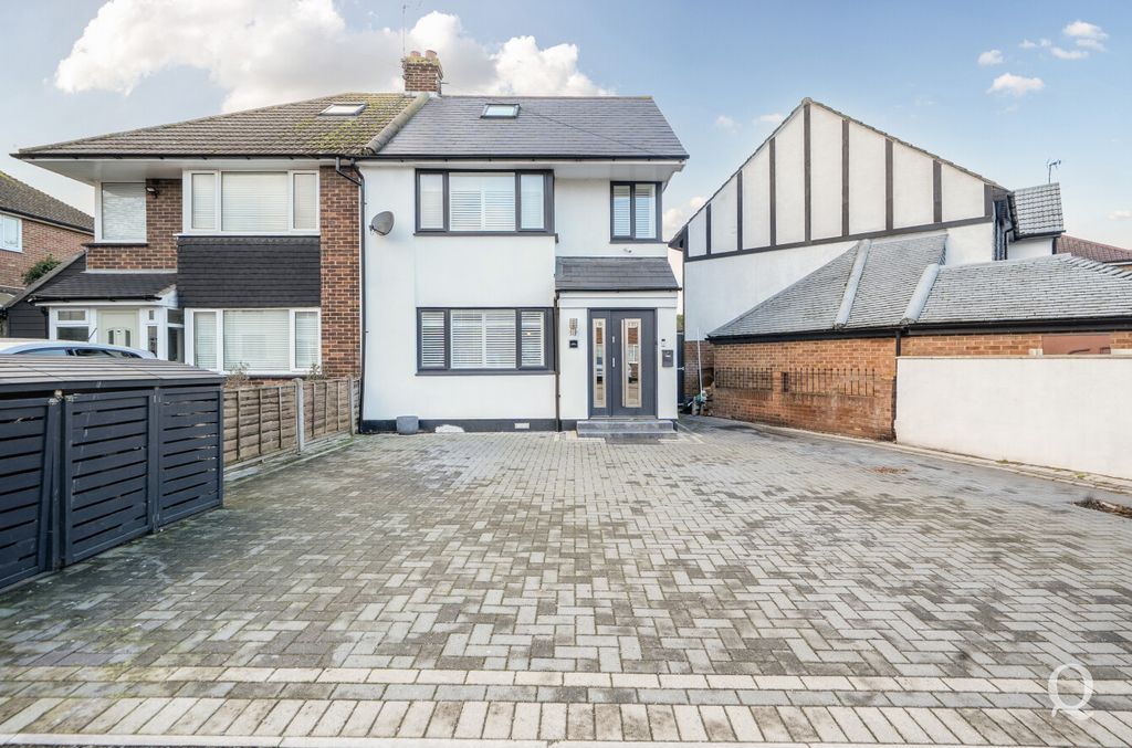 4 bed semi-detached house for saleEastcourt Lane, Gillingham, Kent ME7
