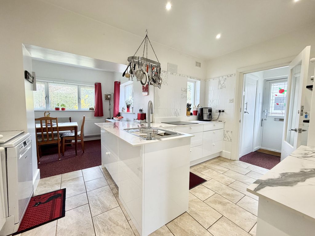 Additional image 5 of 3 bed bungalow for saleMadeira Lane, Freshwater PO40