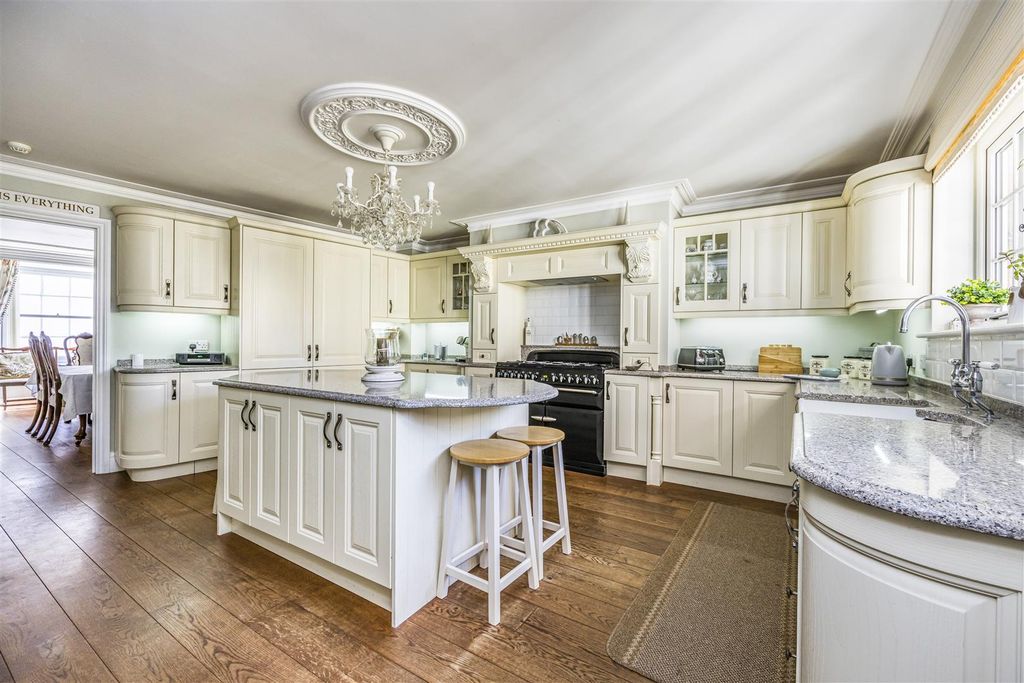 Additional image 8 of 5 bed property for saleCastle Street, Portchester PO16