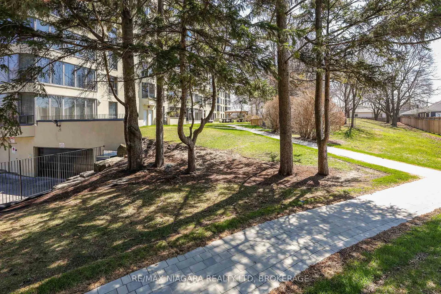 81 Scott Street 501 photo 3