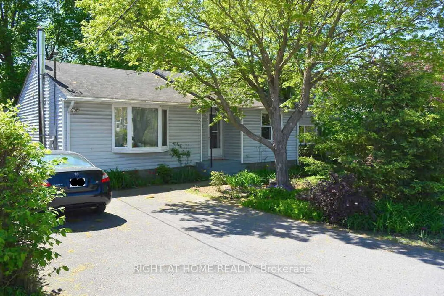 200 Woodroffe Avenue