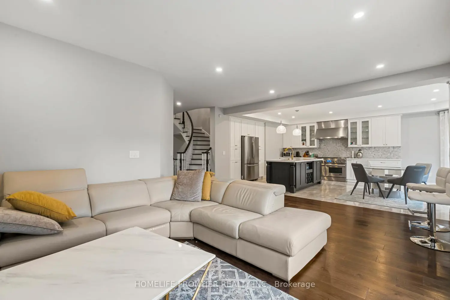 7 Edenbrook Crescent photo 5