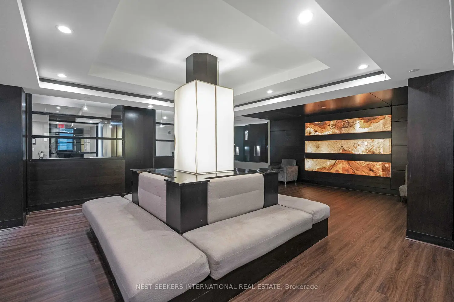 Additional image 16 of 18 Yonge Street 2507