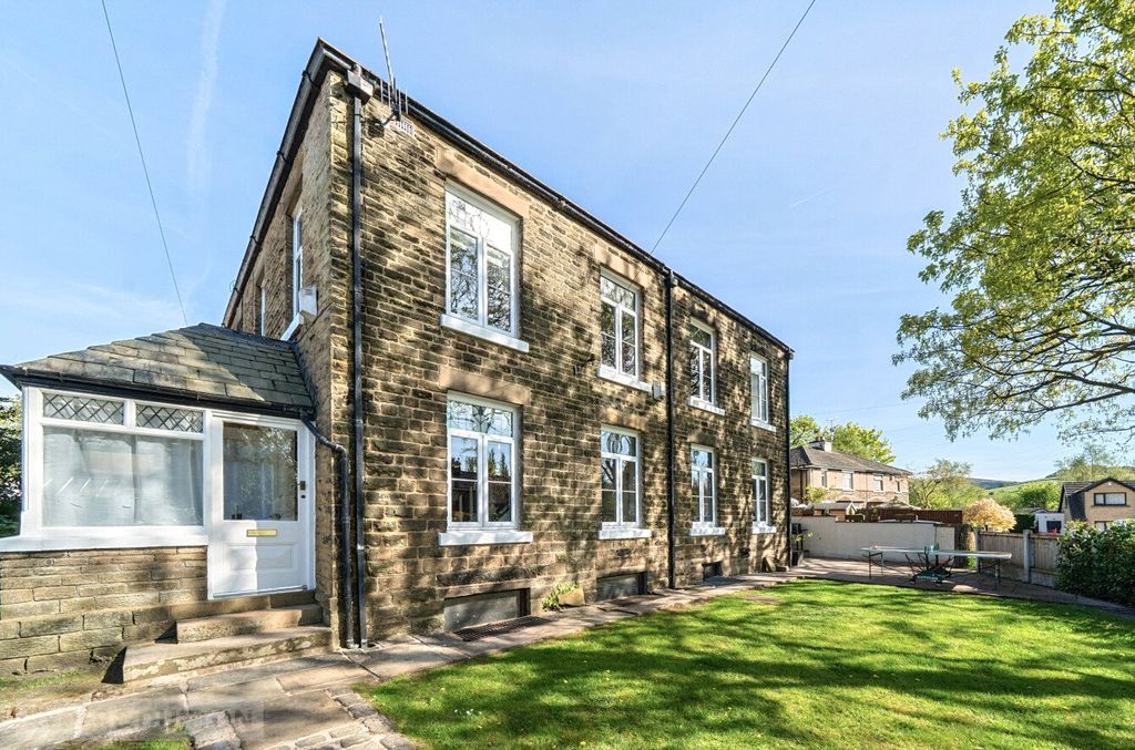 4 bed semi-detached house for saleSheffield Road, Glossop, Derbyshire SK13