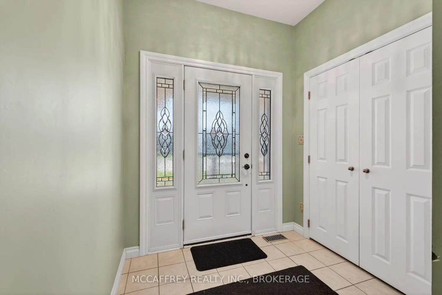 508 Farnham Court photo 2