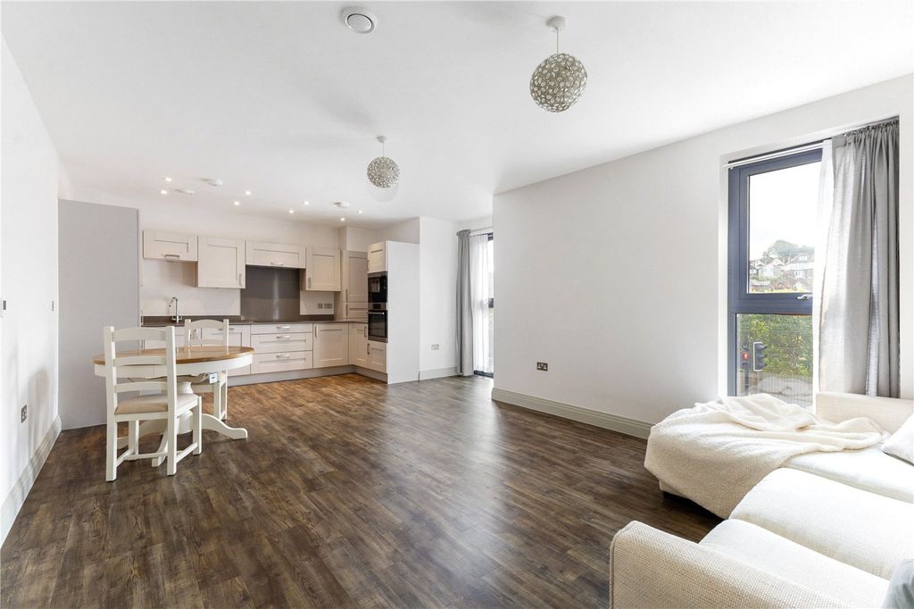 2 bed flat for saleDenzil Road, Guildford, Surrey GU2 photo 2