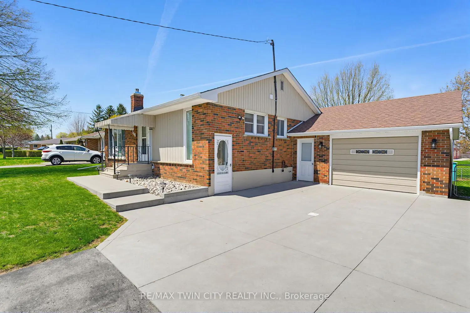 168 Montclair Crescent