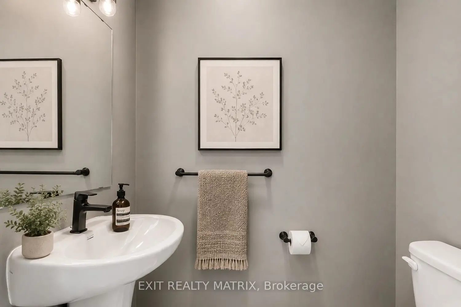 533 Regina Street photo 3