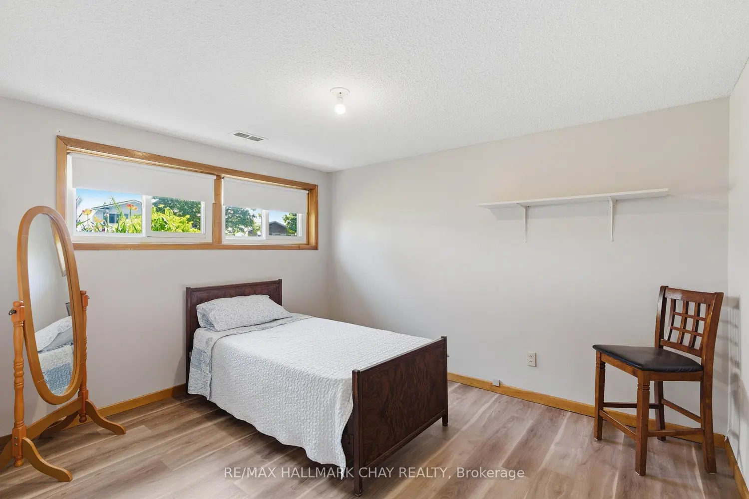 108 University Avenue photo 4