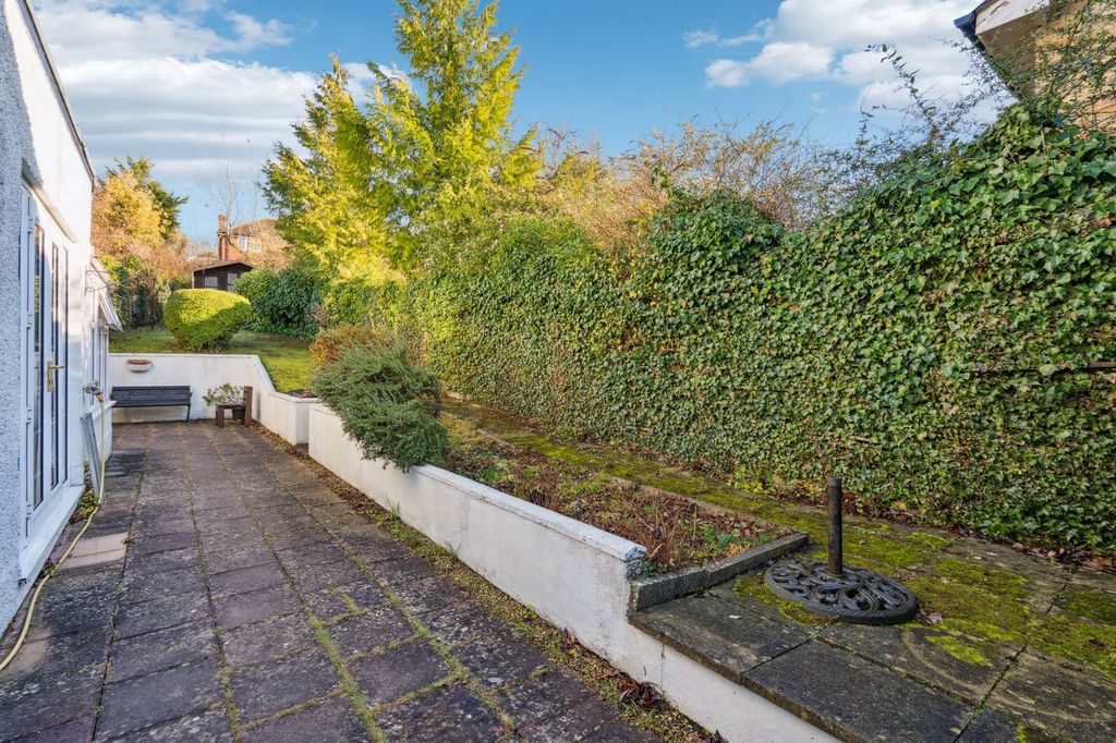 Additional image 16 of 3 bed flat for saleAmersham Road, Gerrards Cross SL9