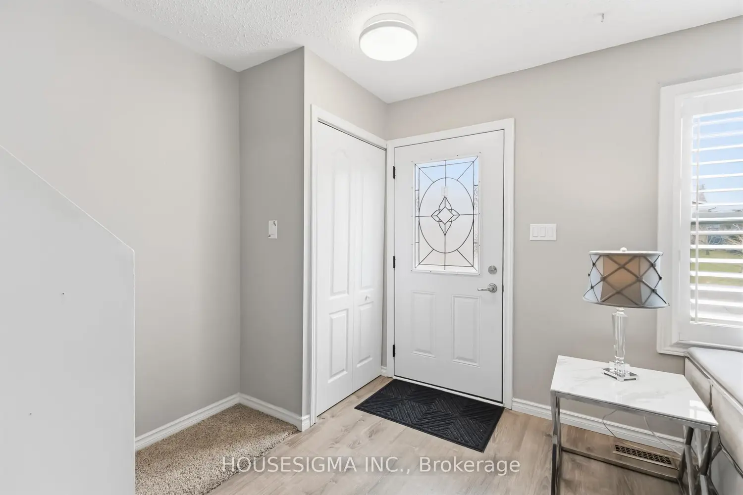 861 Dearness Drive photo 2