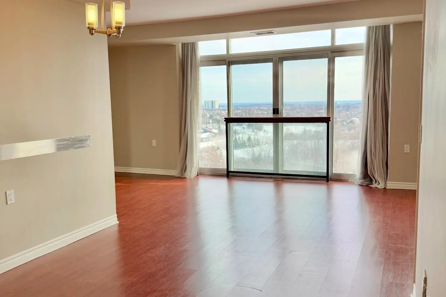 200 Burnhamthorpe Road 1304 photo 4